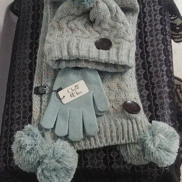 NWT Hat Scarf And Mitten Set - Picture 7 of 8